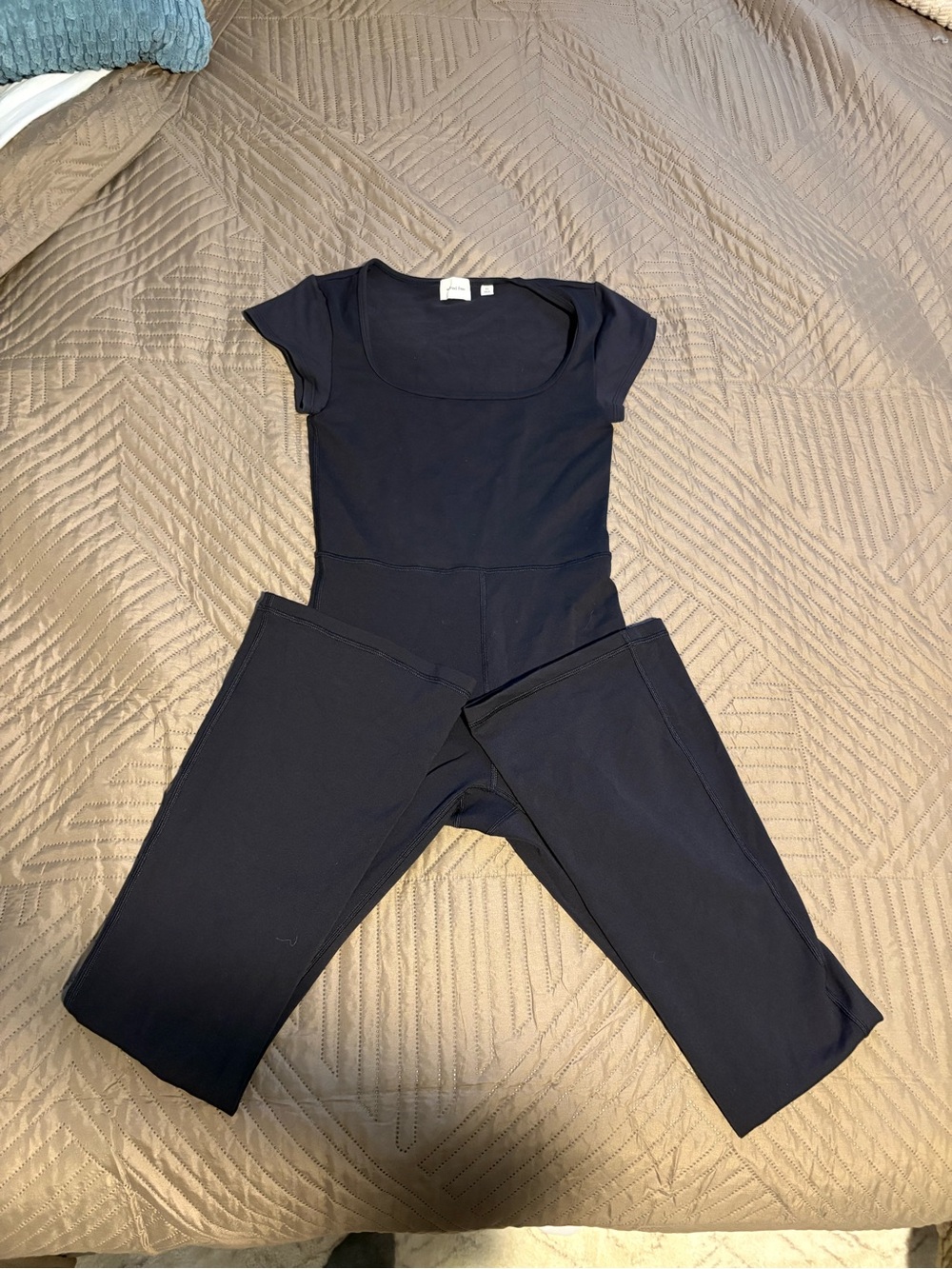 Aritzia Wilfred Free Black Cap-Sleeve Flared Jumpsuit – XS